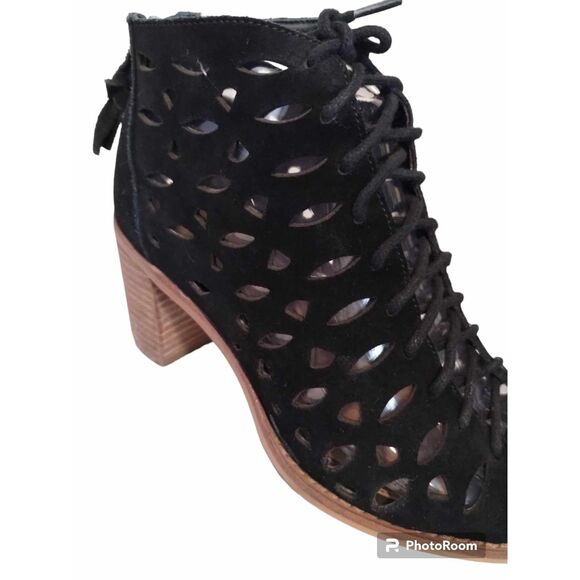 Gianni Bini Black Suede Cutout Lace Up Open Toe Bootie 6 Gorgeous! - Picture 3 of 9